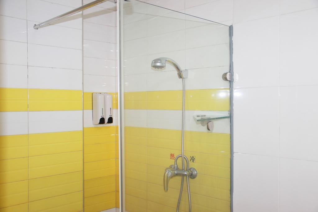 7Days Inn Qingdao Wusi Square Middle Xianggang Road חדר תמונה