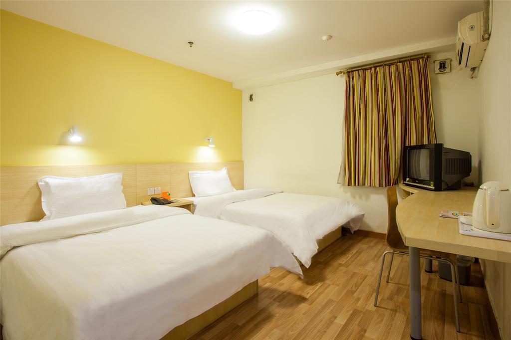7Days Inn Qingdao Wusi Square Middle Xianggang Road מראה חיצוני תמונה