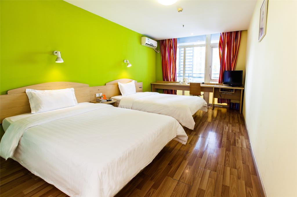 7Days Inn Qingdao Wusi Square Middle Xianggang Road מראה חיצוני תמונה