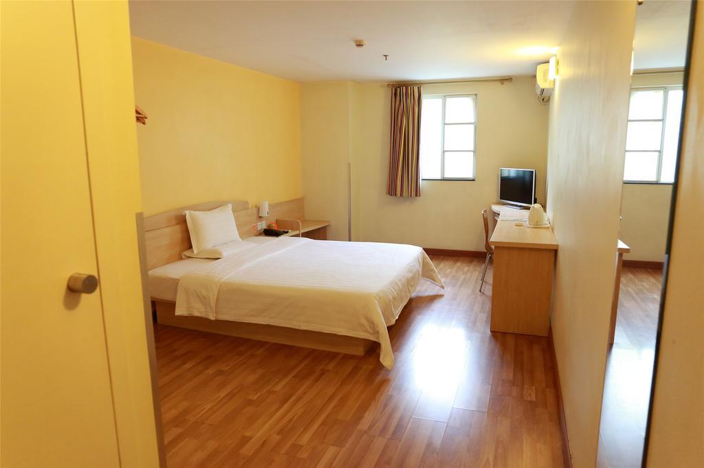 7Days Inn Qingdao Wusi Square Middle Xianggang Road מראה חיצוני תמונה