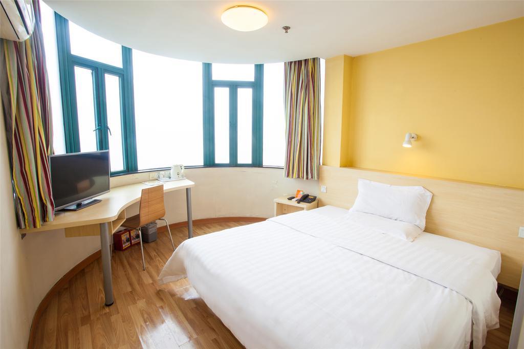 7Days Inn Qingdao Wusi Square Middle Xianggang Road חדר תמונה